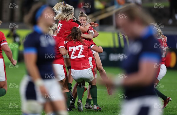 091022 - Wales v Scotland, Women’s Rugby World Cup 2021 Pool A - Keira Bevan of Wales celebrates her winning kick with team mates as the final whistle blows
