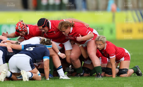 091022 - Wales v Scotland, Women’s Rugby World Cup 2021 Pool A - Donna Rose, Carys Phillips of Wales, Cara Hope of Wales and Alisha Butchers of Wales prepare to engage the Scottish scrum