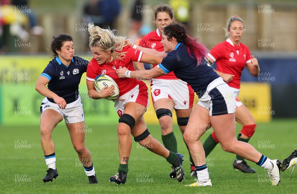 091022 - Wales v Scotland, Women’s Rugby World Cup 2021 Pool A - Alex Callender of Wales is held by Christine Belisle of Scotland