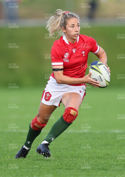 091022 - Wales v Scotland, Women’s Rugby World Cup 2021 Pool A - Elinor Snowsill of Wales