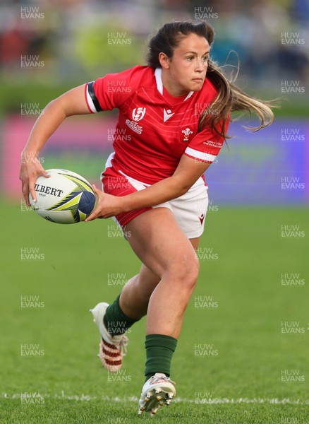 091022 - Wales v Scotland, Women’s Rugby World Cup 2021 Pool A - Kayleigh Powell of Wales