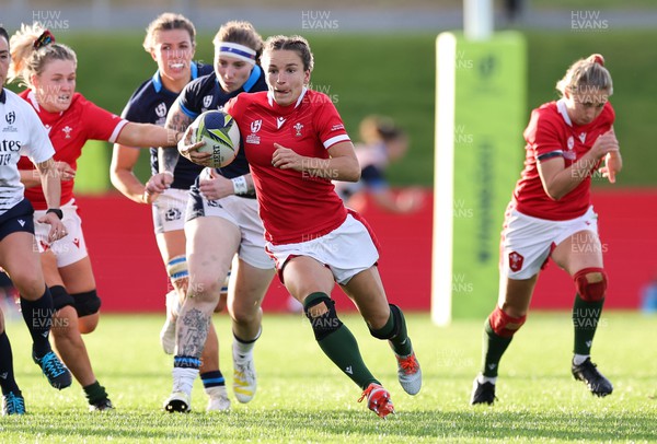 091022 - Wales v Scotland, Women’s Rugby World Cup 2021 Pool A - Jasmine Joyce of Wales breaks away