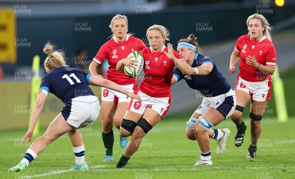 091022 - Wales v Scotland, Women’s Rugby World Cup 2021 Pool A - Alisha Butchers of Wales charges through the Scottish defence