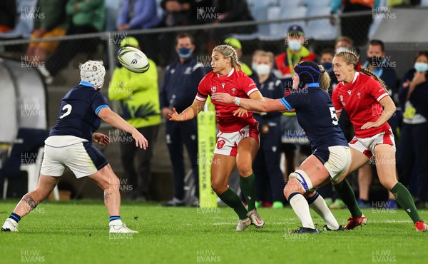 091022 - Wales v Scotland, Women’s Rugby World Cup 2021 Pool A - Lowri Norkett of Wales looks to take the ball