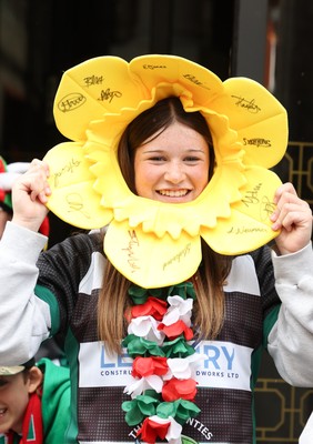 110426 - Wales v Scotland, Guinness Women’s 6 Nations - Wales players are greeted by fans as they leave the hotel for the stadium