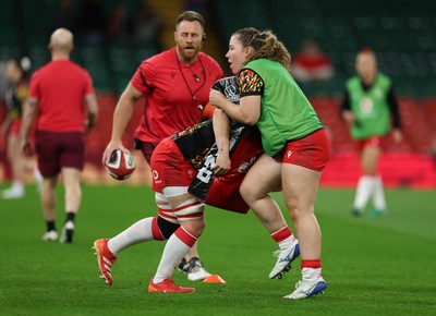 110426 - Wales v Scotland, Guinness Women’s 6 Nations - The Wales team during warm up