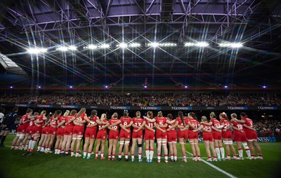 110426 - Wales v Scotland, Guinness Women’s 6 Nations - The Wales Women’s team line up for the anthem
