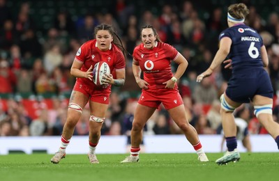 110426 - Wales v Scotland, Guinness Women’s 6 Nations - Jorja Aiono of Wales breaks away