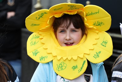 110426 - Wales v Scotland, Guinness Women’s 6 Nations - Wales players are greeted by fans as they leave the hotel for the stadium