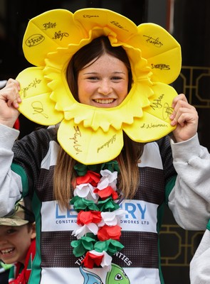 110426 - Wales v Scotland, Guinness Women’s 6 Nations - Wales players are greeted by fans as they leave the hotel for the stadium