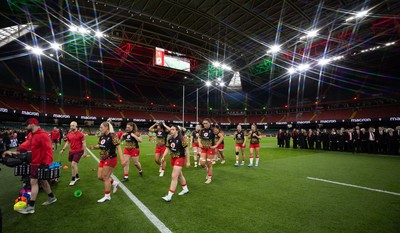 110426 - Wales v Scotland, Guinness Women’s 6 Nations - The team head back to the changing room after warm up