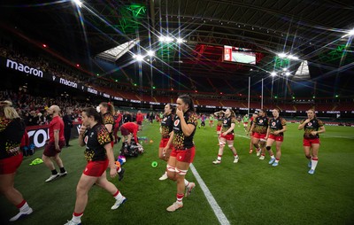 110426 - Wales v Scotland, Guinness Women’s 6 Nations - The team head back to the changing room after warm up