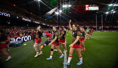 110426 - Wales v Scotland, Guinness Women’s 6 Nations - The team head back to the changing room after warm up
