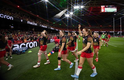 110426 - Wales v Scotland, Guinness Women’s 6 Nations - The team head back to the changing room after warm up