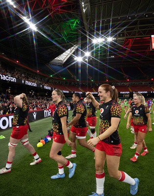 110426 - Wales v Scotland, Guinness Women’s 6 Nations - The team head back to the changing room after warm up