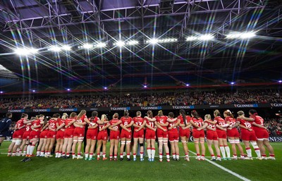 110426 - Wales v Scotland, Guinness Women’s 6 Nations - The Wales team line up for the anthem 