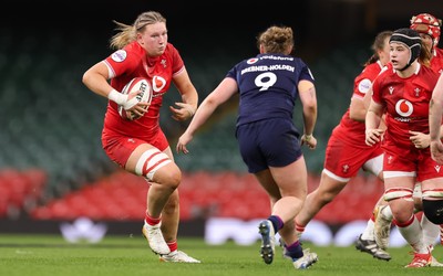 110426 - Wales v Scotland, Guinness Women’s 6 Nations - Alaw Pyrs of Wales takes on Holland Bogan of Scotland and Leia Brebner-Holden of Scotland 