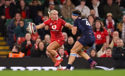 110426 - Wales v Scotland, Guinness Women’s 6 Nations - Seren Singleton of Wales holds off Emma Wassell of Scotland as she breaks away late into the match