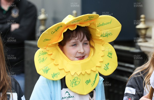 110426 - Wales v Scotland, Guinness Women’s 6 Nations - Wales players are greeted by fans as they leave the hotel for the stadium