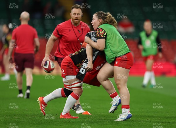 110426 - Wales v Scotland, Guinness Women’s 6 Nations - The Wales team during warm up