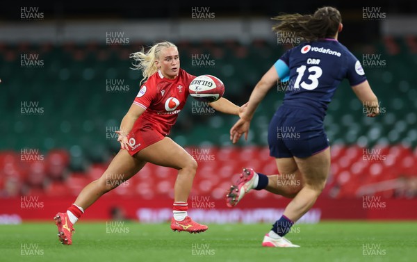 110426 - Wales v Scotland, Guinness Women’s 6 Nations - Seren Singleton of Wales breaks away