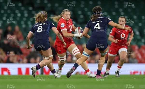 110426 - Wales v Scotland, Guinness Women’s 6 Nations - Alaw Pyrs of Wales looks to attack