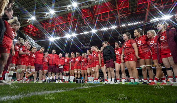 110426 - Wales v Scotland, Guinness Women’s 6 Nations - The Wales team huddle up at the end of the match