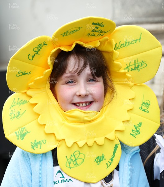 110426 - Wales v Scotland, Guinness Women’s 6 Nations - Wales players are greeted by fans as they leave the hotel for the stadium