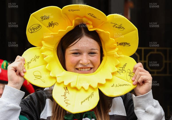 110426 - Wales v Scotland, Guinness Women’s 6 Nations - Wales players are greeted by fans as they leave the hotel for the stadium