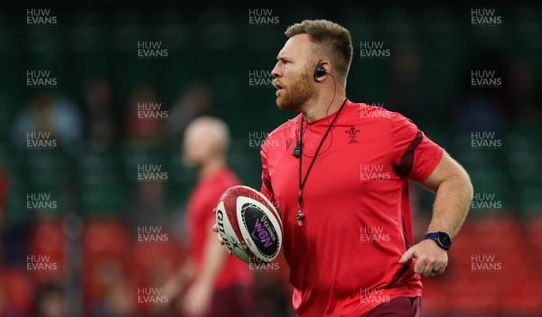 110426 - Wales v Scotland, Guinness Women’s 6 Nations -Tyrone Holmes, Wales Women defence coach during warm up 