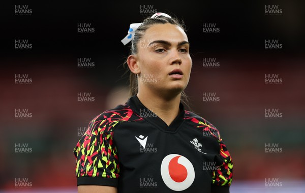 110426 - Wales v Scotland, Guinness Women’s 6 Nations - Bryonie King of Wales during warm up 