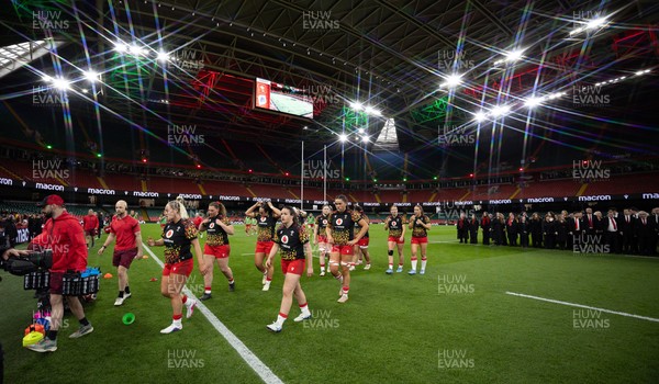 110426 - Wales v Scotland, Guinness Women’s 6 Nations - The team head back to the changing room after warm up