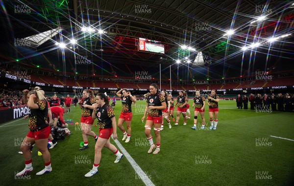 110426 - Wales v Scotland, Guinness Women’s 6 Nations - The team head back to the changing room after warm up