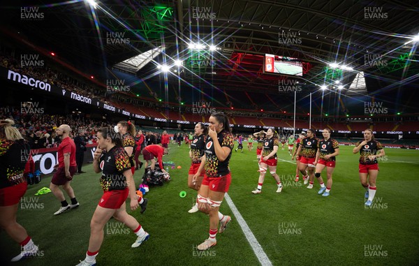 110426 - Wales v Scotland, Guinness Women’s 6 Nations - The team head back to the changing room after warm up