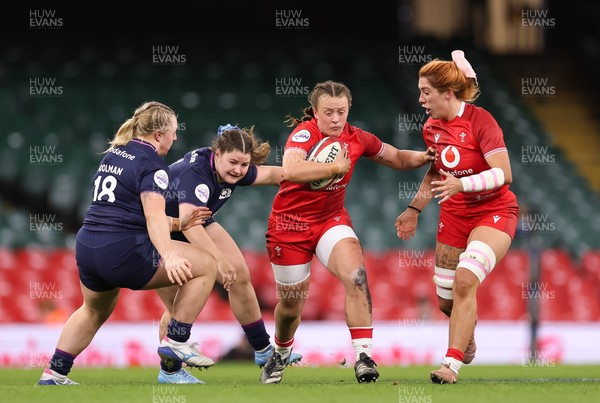 110426 - Wales v Scotland, Guinness Women’s 6 Nations - Lleucu George of Wales breaks away with Georgia Evans of Wales in support