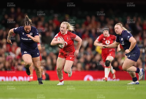 110426 - Wales v Scotland, Guinness Women’s 6 Nations - Seren Lockwood of Wales charges for the line