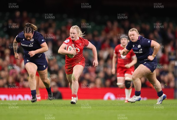 110426 - Wales v Scotland, Guinness Women’s 6 Nations - Seren Lockwood of Wales charges for the line