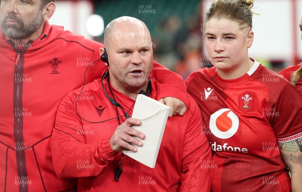 110426 - Wales v Scotland, Guinness Women’s 6 Nations - Sean Lynn, Wales Women head coach speaks to the players at the end of the match