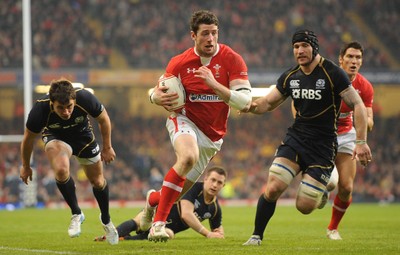 120212 - Wales v Scotland - RBS Six Nations 2012 -Alex Cuthbert of Wales runs in to score try