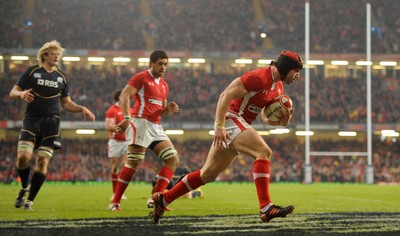 120212 - Wales v Scotland - RBS Six Nations 2012 -Leigh Halfpenny of Wales runs in to score try