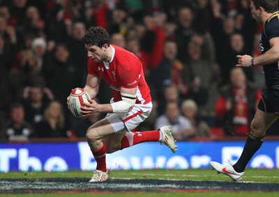 120212 - Wales v Scotland, RBS 6 Nations 2012 -Wales' Alex Cuthbert races in to score try