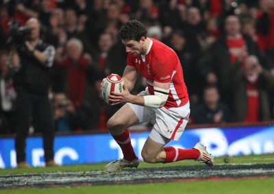 120212 - Wales v Scotland, RBS 6 Nations 2012 -Wales' Alex Cuthbert races in to score try