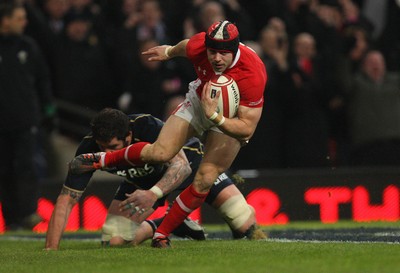 120212 - Wales v Scotland, RBS 6 Nations 2012 -Wales' Leigh Halfpenny races i to score try