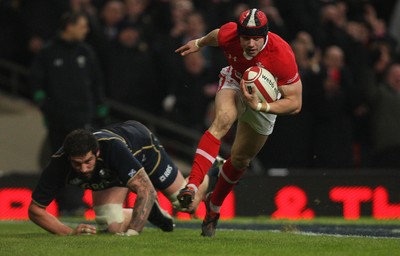 120212 - Wales v Scotland, RBS 6 Nations 2012 -Wales' Leigh Halfpenny races i to score try