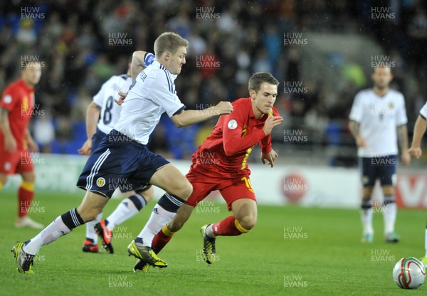 121012 - Wales v Scotland - FIFA 2014 World Cup Qualifying Campaign - Darren Fletcher of Scotland, left, and Joe Allen of Wales compete for the ball