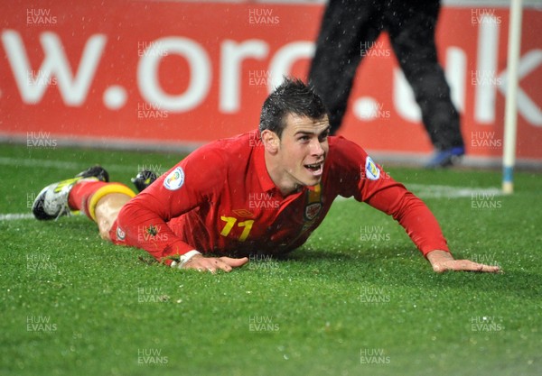 121012 - Wales v Scotland - FIFA 2014 World Cup Qualifying Campaign - Gareth Bale of Wales celebrates scoring the winner 