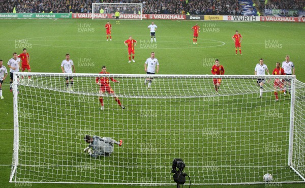 121012 - Wales v Scotland,  FIFA 2014 World Cup Qualifier -Wales' Gareth Bale scores goal from the penalty spot