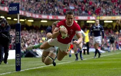 13.02.10 - Wales v Scotland - RBS Six Nations 2010 - Lee Byrne of Wales scores try. 