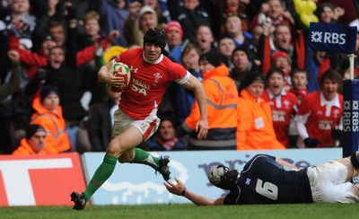 13.02.10 - Wales v Scotland - RBS Six Nations 2010 - Leigh Halfpenny of Wales runs in to score try. 