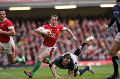 13.02.10 Wales v Scotland... Shane Williams beats Sean Lamont. .